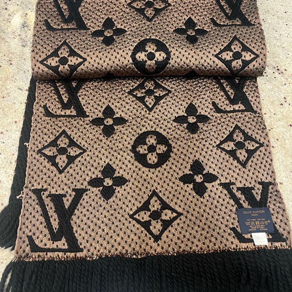 Louis Vuitton Logomania Jungle Scarf - Picture 6 of 6